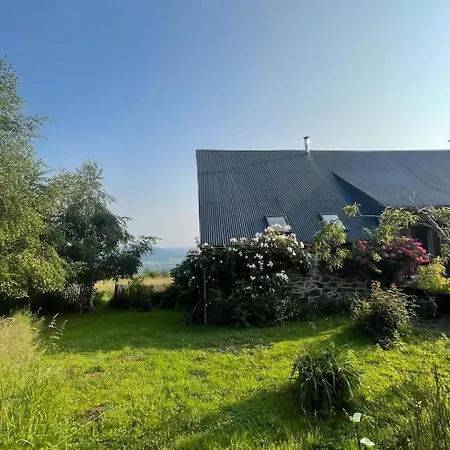 Feriehus Ancienne Grange Typique Nichee Au Coeur Du Cantal *