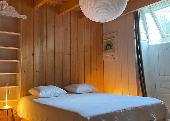 Ancienne Grange Typique Nichee Au Coeur Du Cantal Casa de Férias