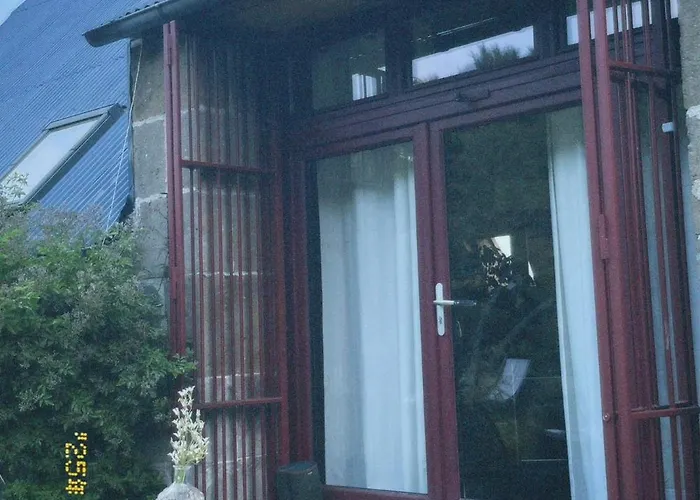 Дом отдыха Ancienne Grange Typique Nichee Au Coeur Du Cantal Le Monteil (Cantal)