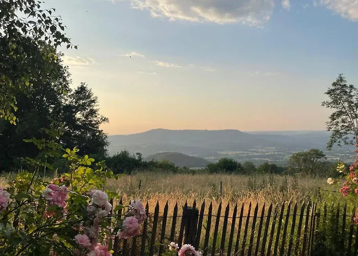 Ancienne Grange Typique Nichee Au Coeur Du Cantal Дом отдыха Le Monteil (Cantal)
